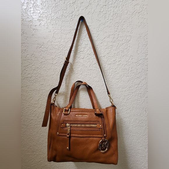 MICHAEL KORS HAMILTON GILMORE LARGE SATCHEL/CROSSBODY COLOR- LUGGAGE - Picture 8 of 11